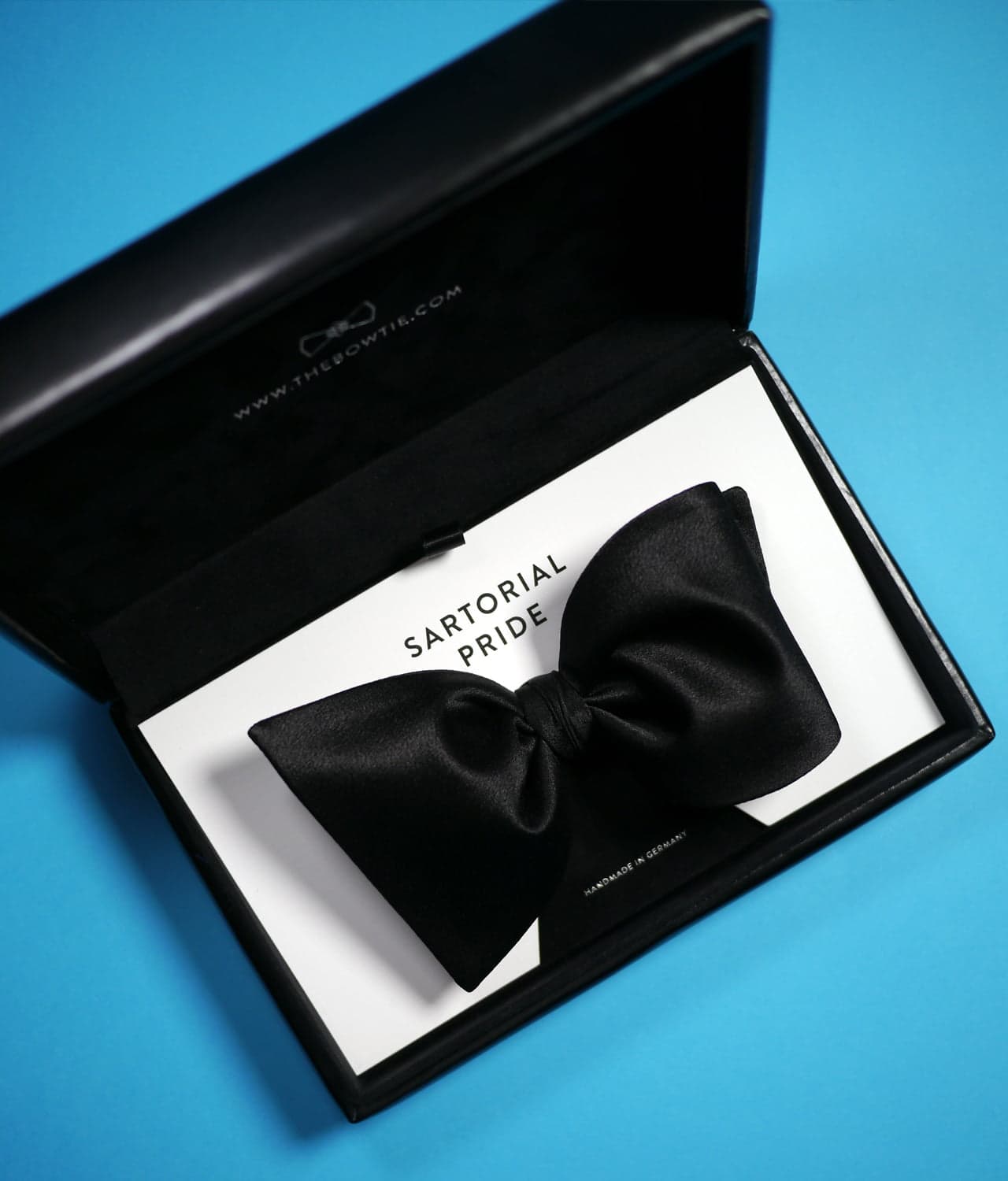 Black Tie vs White Tie: What the Difference Actually Means