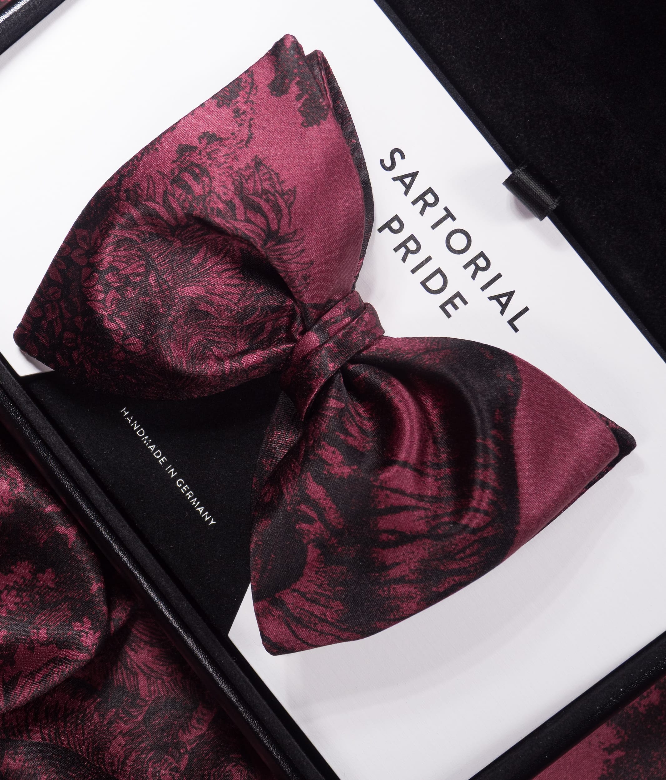 Burgundy Red Toile de Jouy Silk Bow Tie