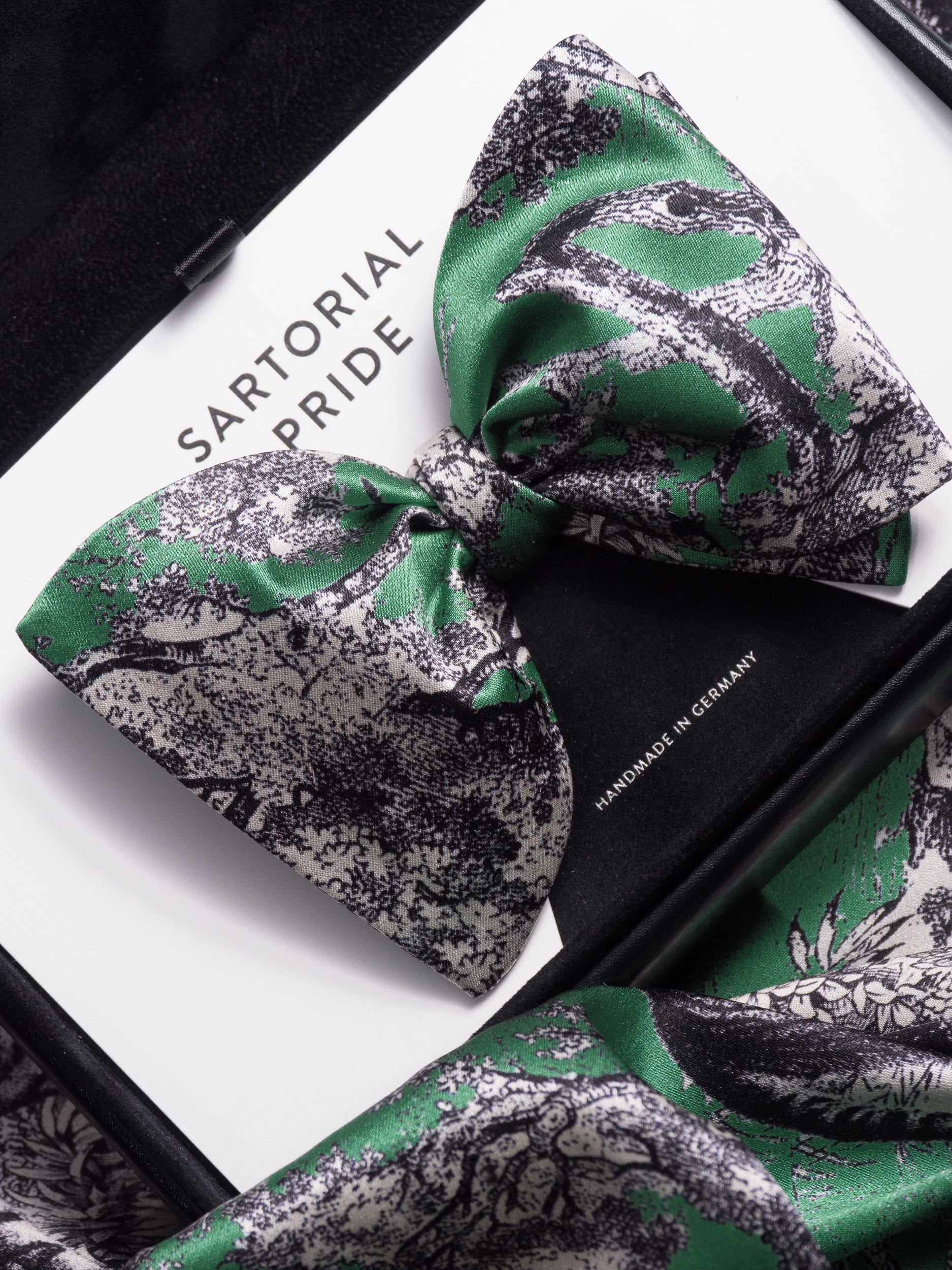 Jade Green Toile de Jouy Silk Bow Tie
