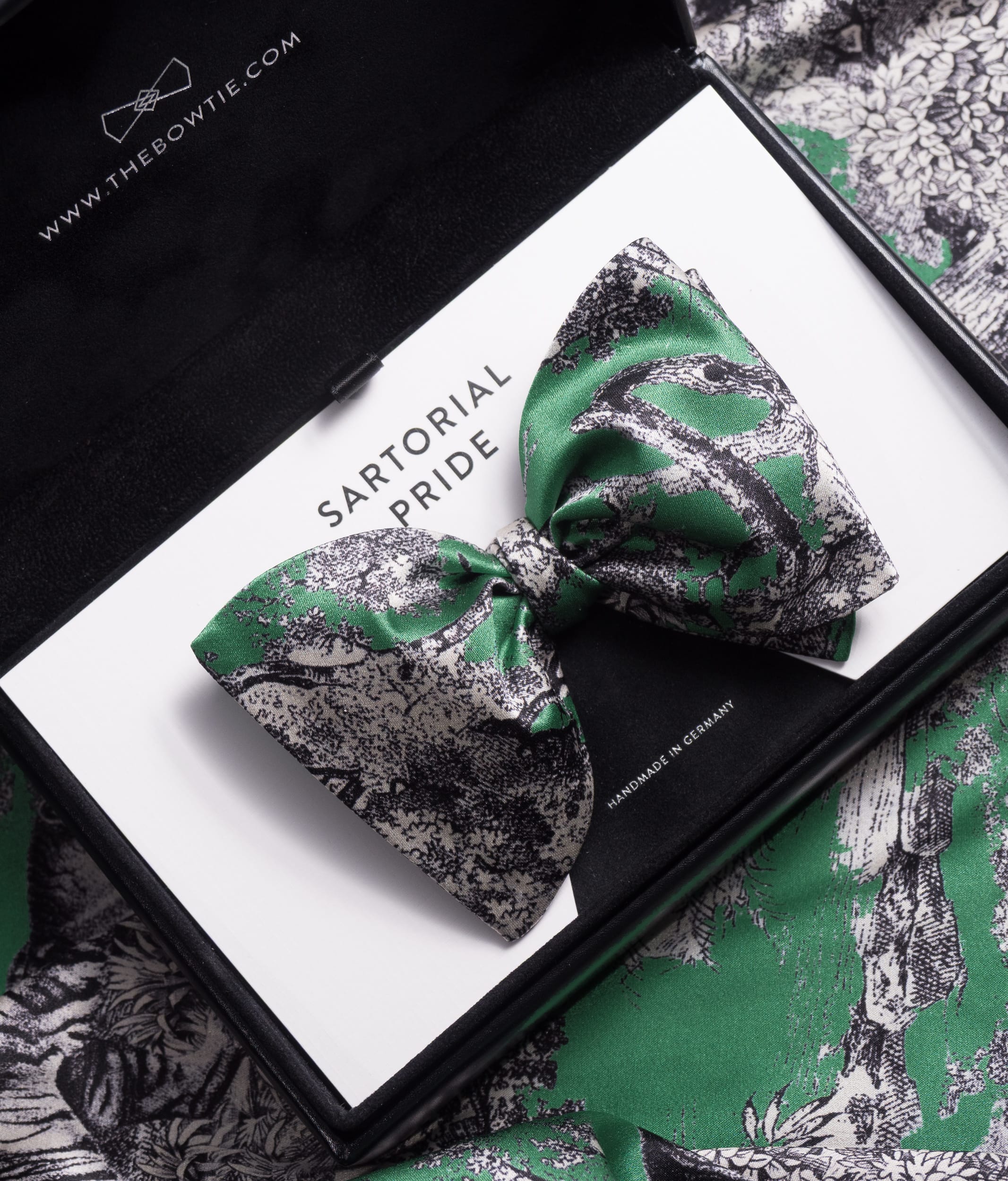 Jade Green Toile de Jouy Silk Bow Tie