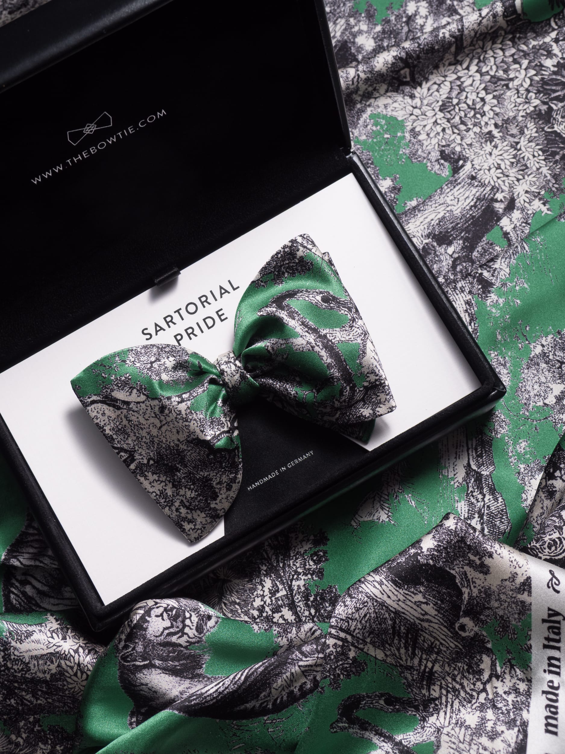 Jade Green Toile de Jouy Silk Bow Tie