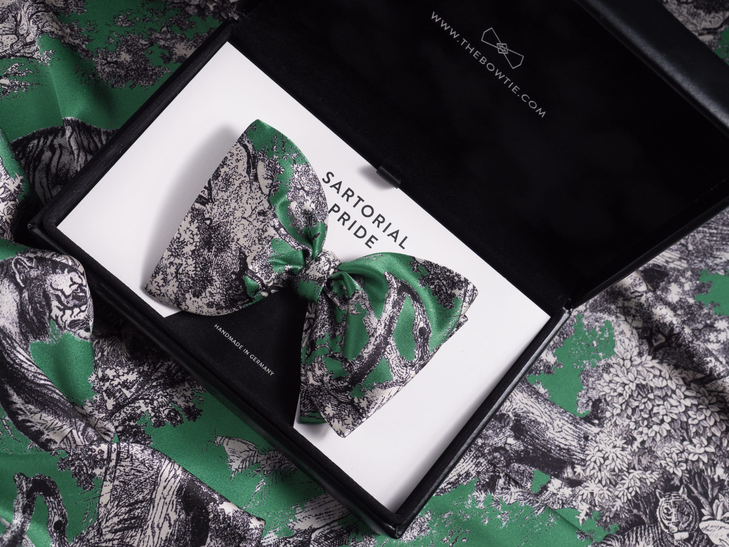 Jade Green Toile de Jouy Silk Bow Tie