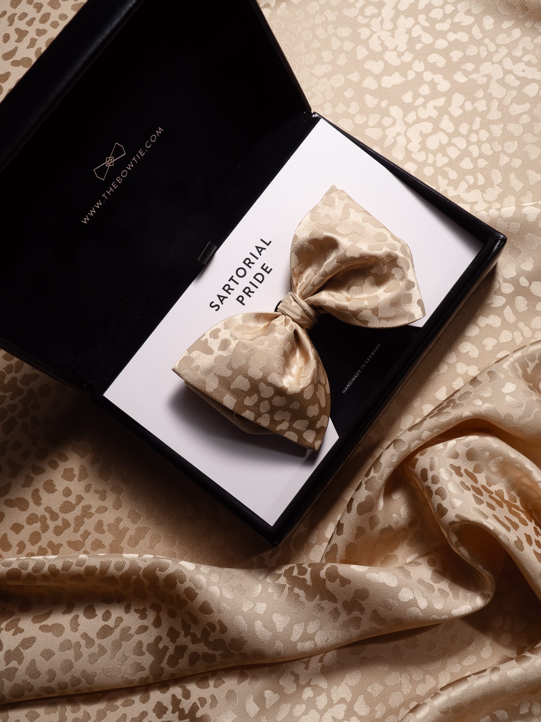 Champagne Gold Leopard Jacquard Silk Bow Tie