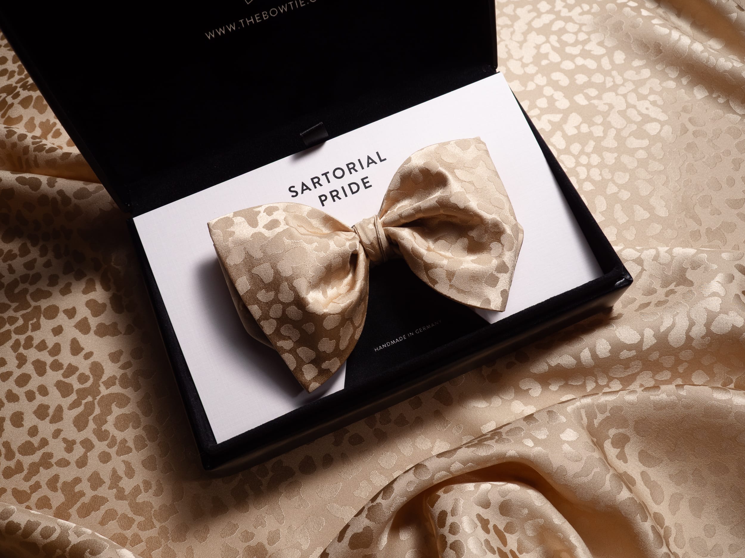 Champagne Gold Leopard Jacquard Silk Bow Tie