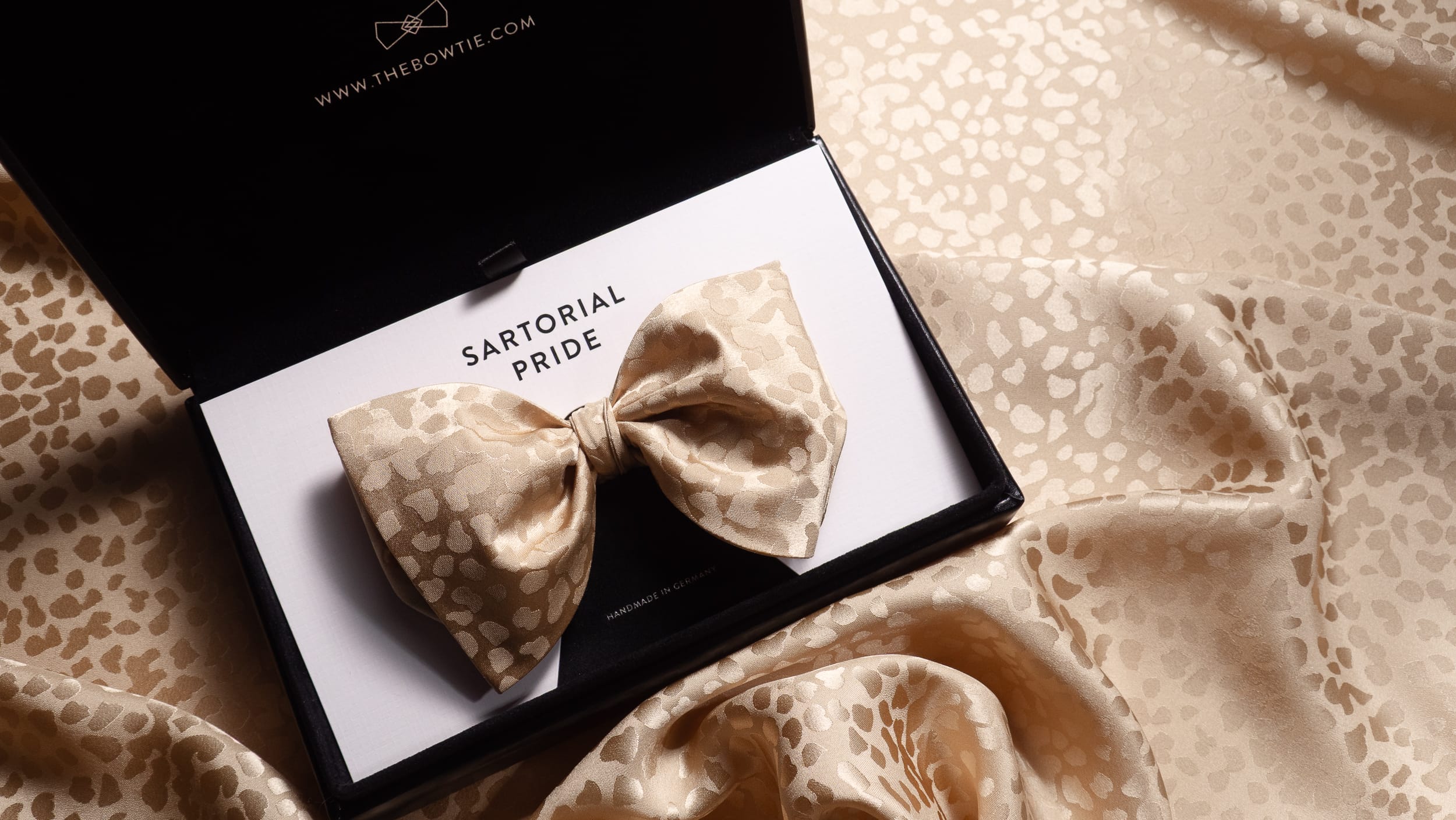 Champagne Gold Leopard Jacquard Silk Bow Tie