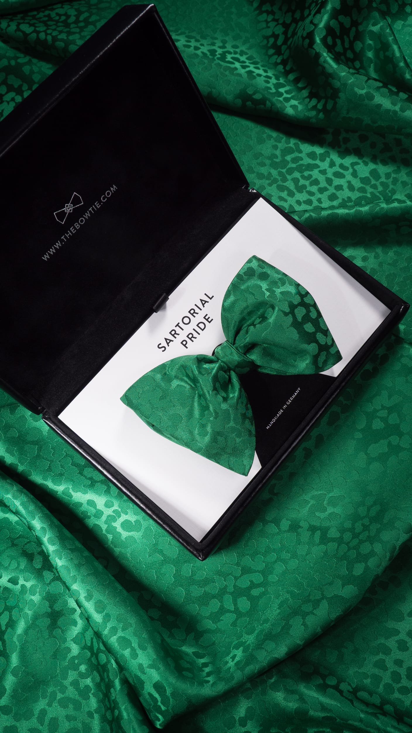 Jade Green Leopard Jacquard Silk Bow Tie