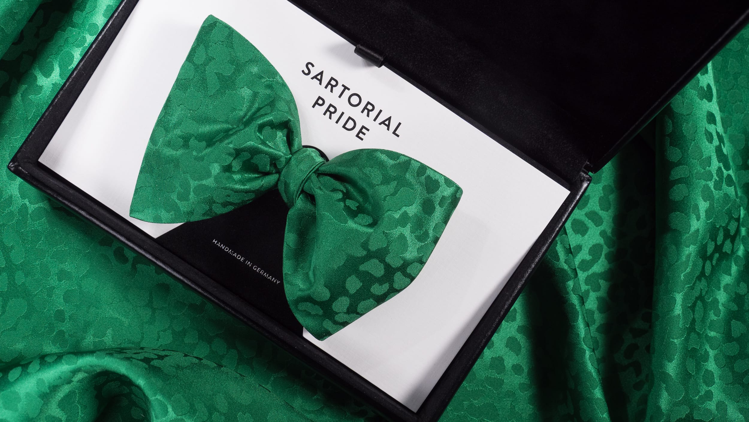 Jade Green Leopard Jacquard Silk Bow Tie
