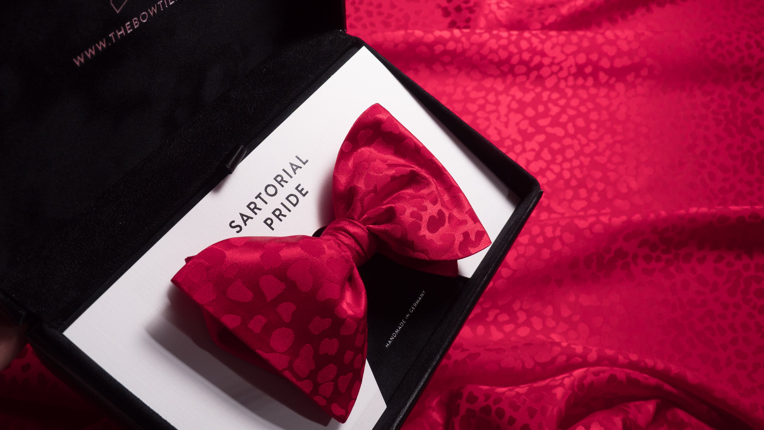 Crimson Red Leopard Jacquard Silk Bow Tie