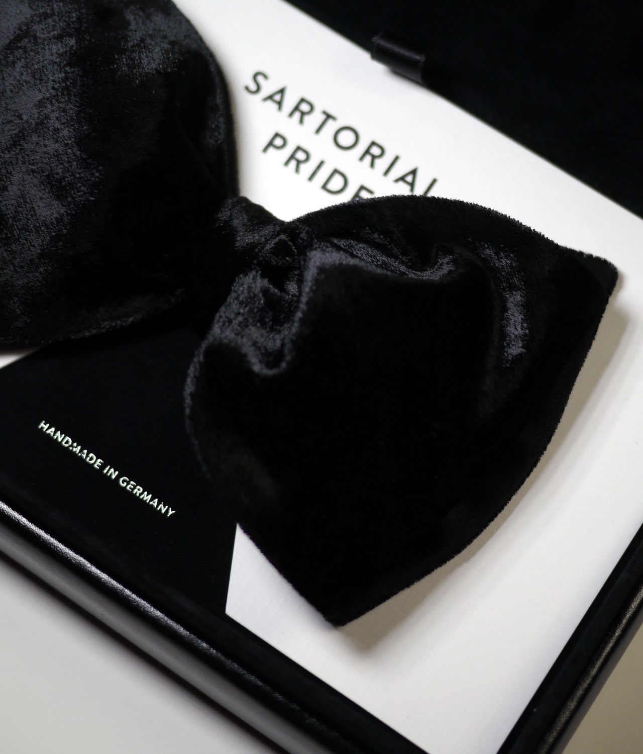 Black Velvet / Silk Bow Tie - HKG2