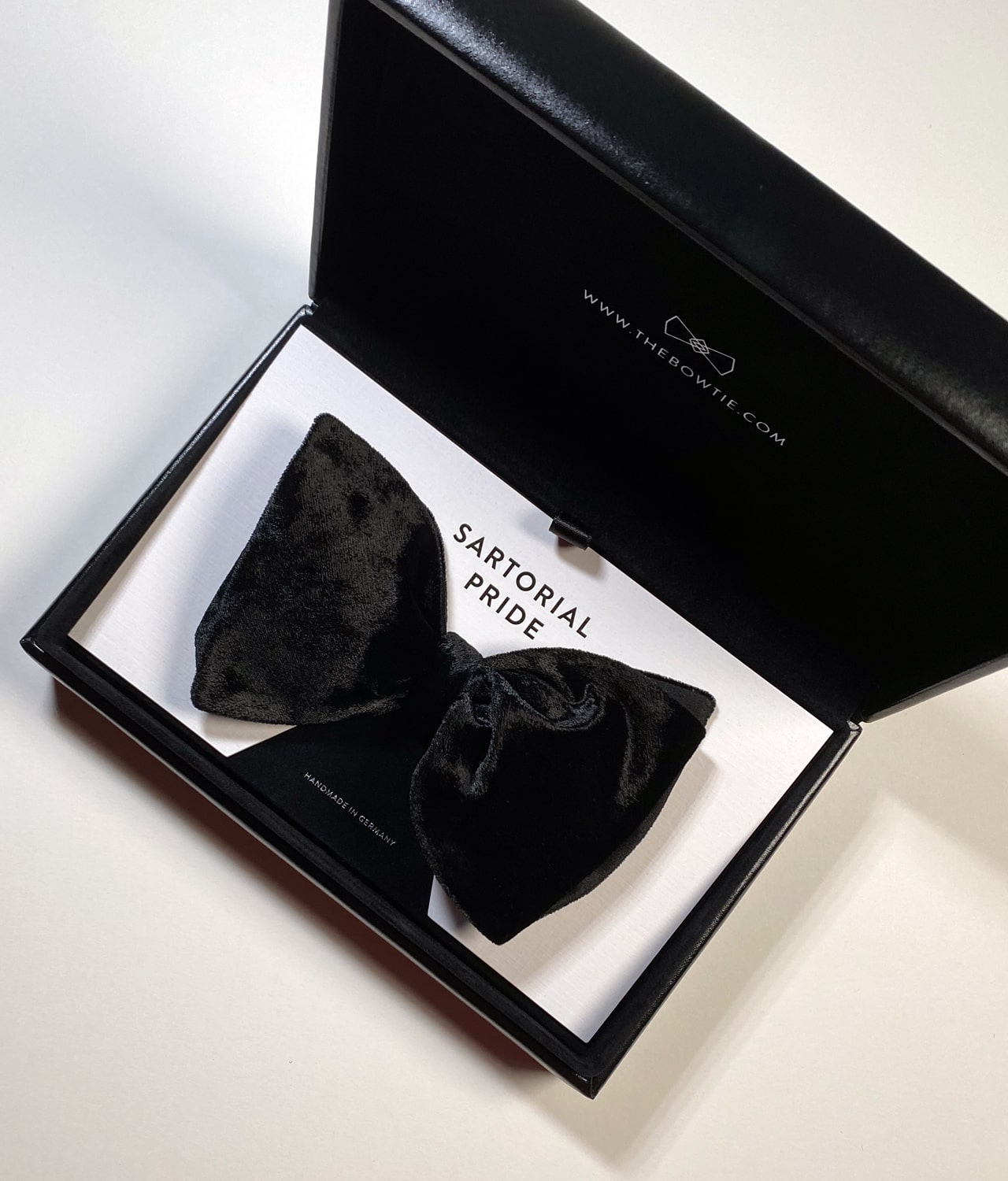 Black Velvet / Silk Bow Tie - HKG2