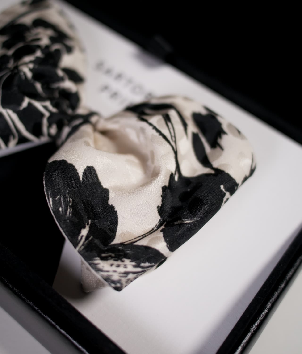 100% Silk - White Bow Tie - Floral Design - CEQ2