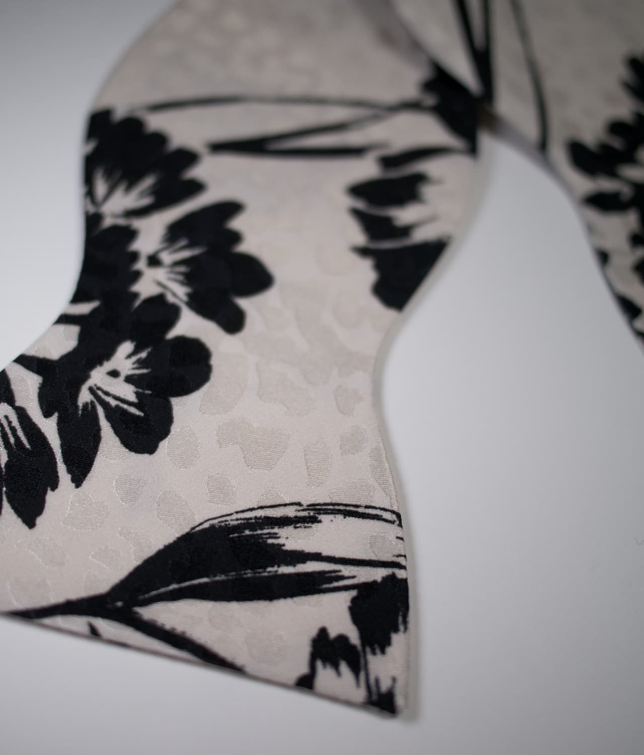 100% Silk - White Bow Tie - Floral Design - CEQ2