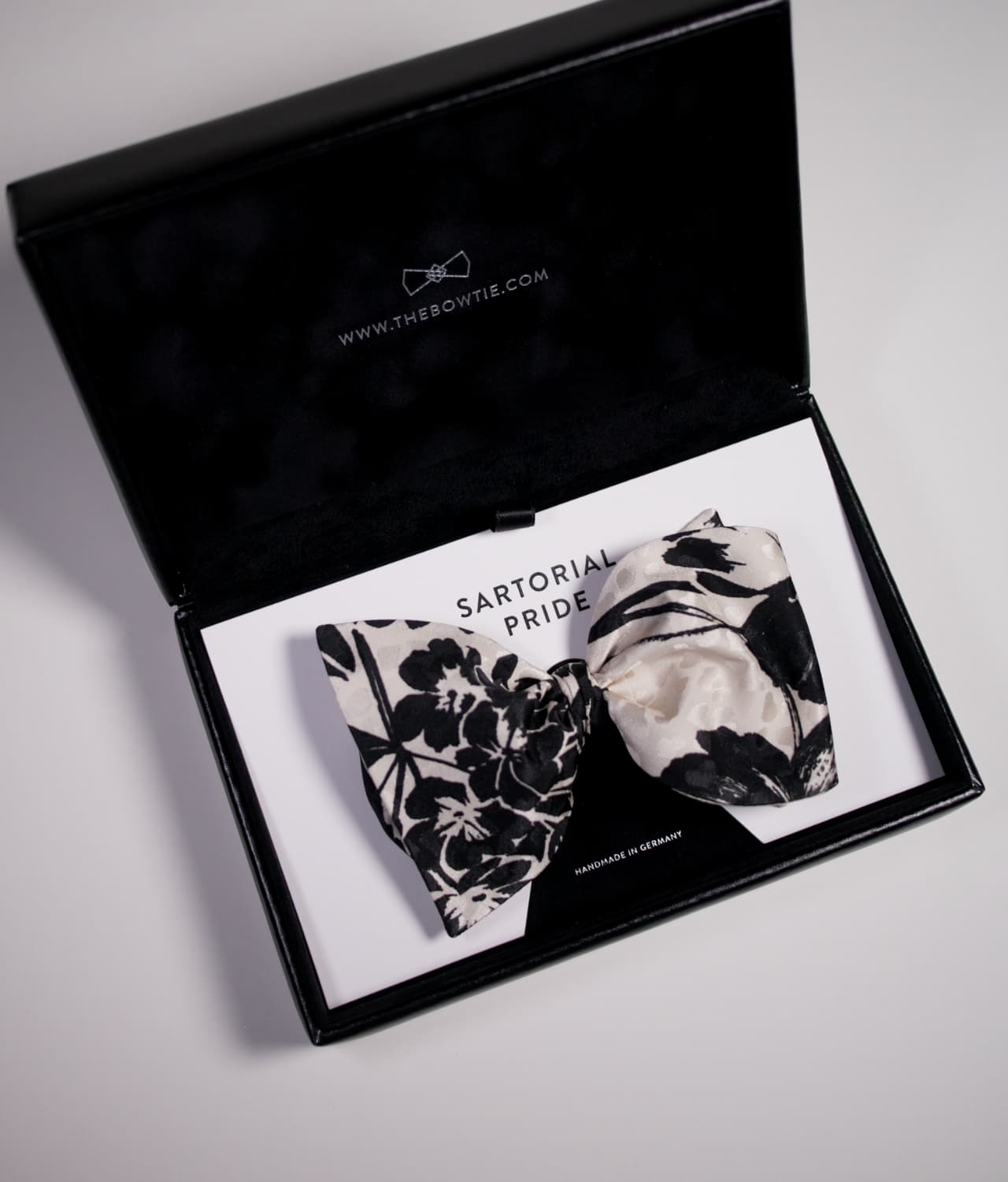 100% Silk - White Bow Tie - Floral Design - CEQ2