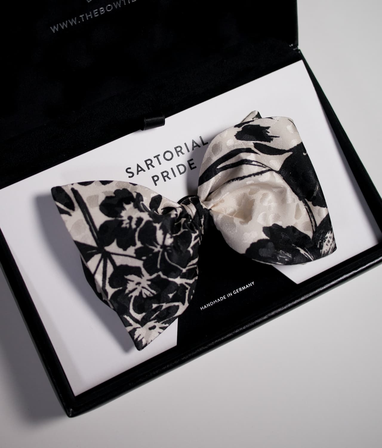 100% Silk - White Bow Tie - Floral Design - CEQ2
