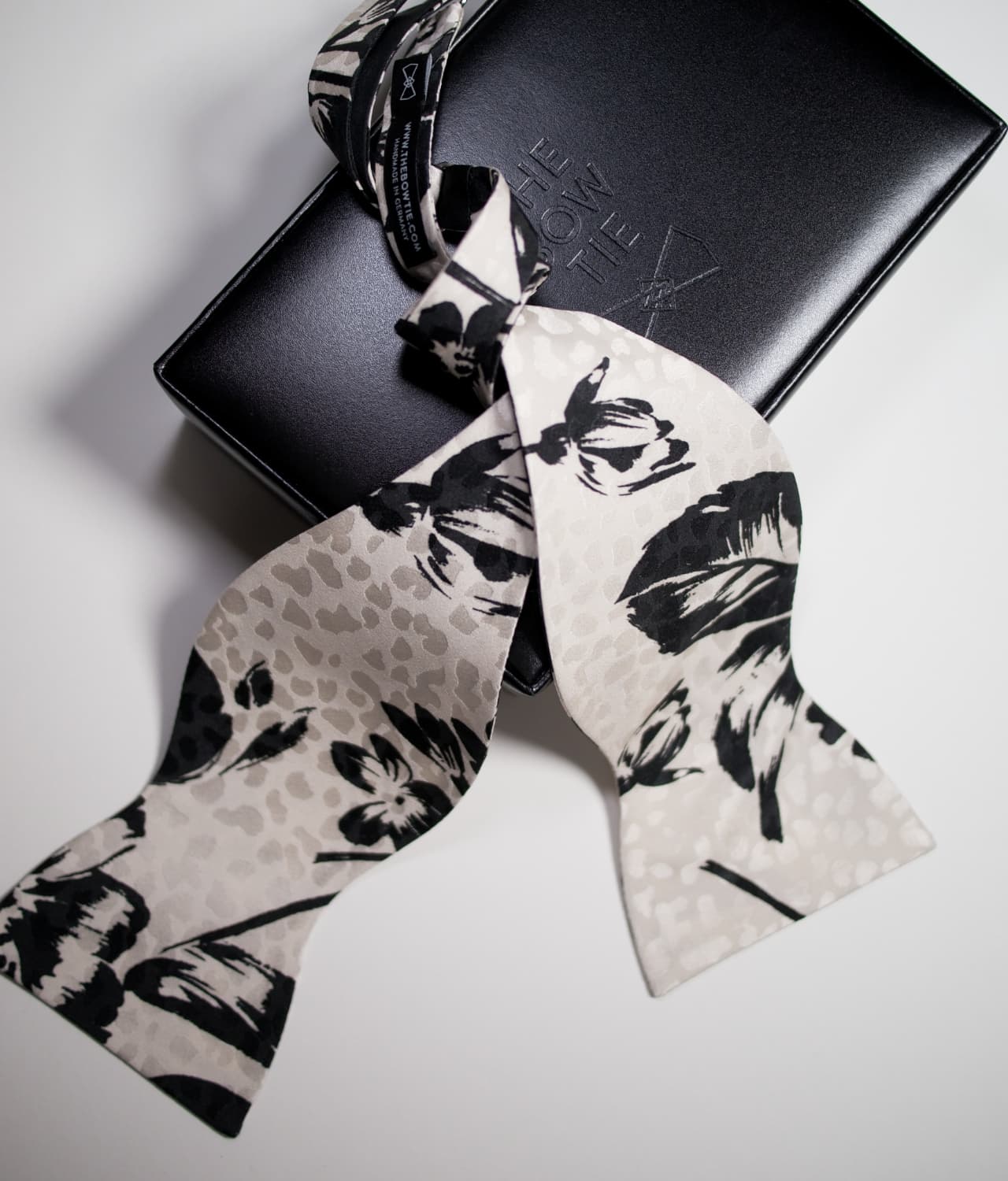 100% Silk - White Bow Tie - Floral Design - CEQ2