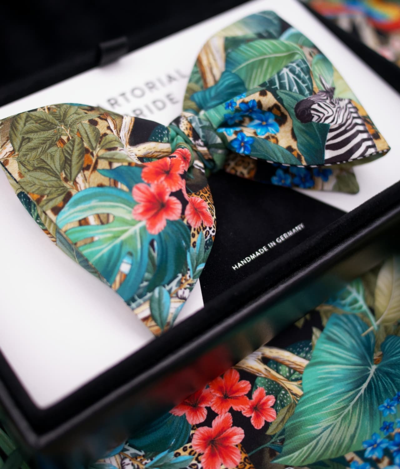 100% Silk Green Bow Tie - Exotic Jungle Design - MIA8