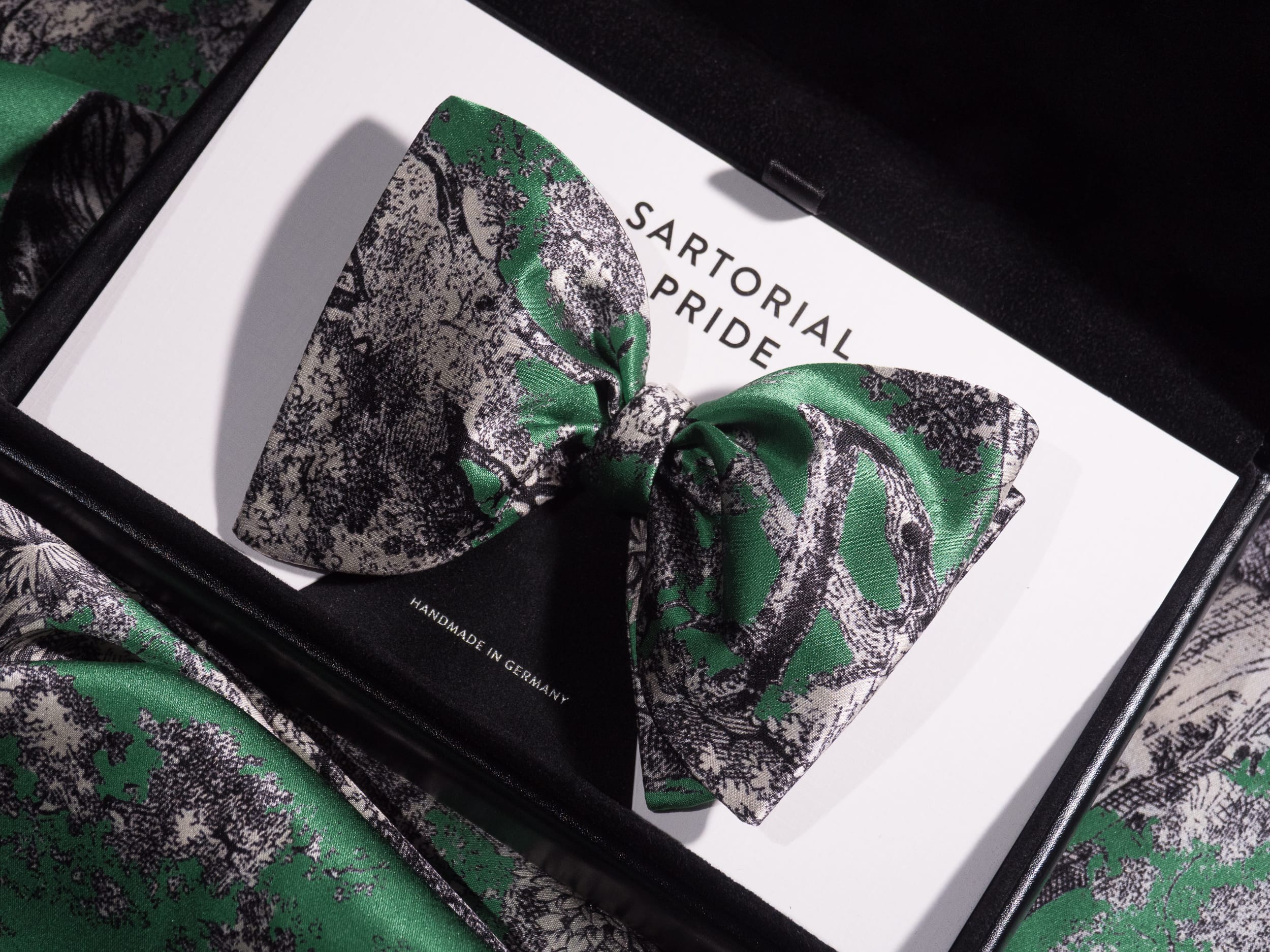 Jade Green Toile de Jouy Silk Bow Tie