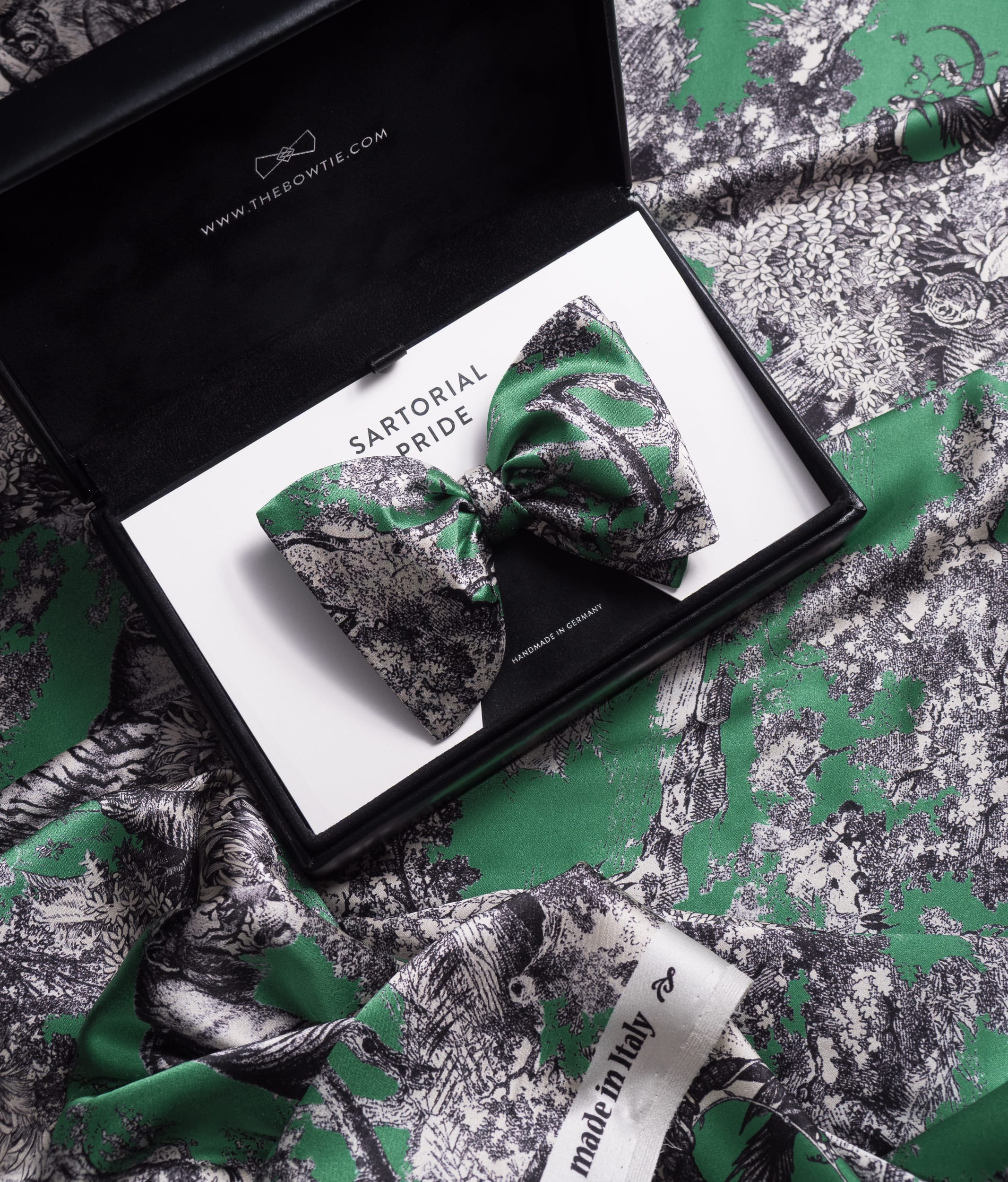 Jade Green Toile de Jouy Silk Bow Tie
