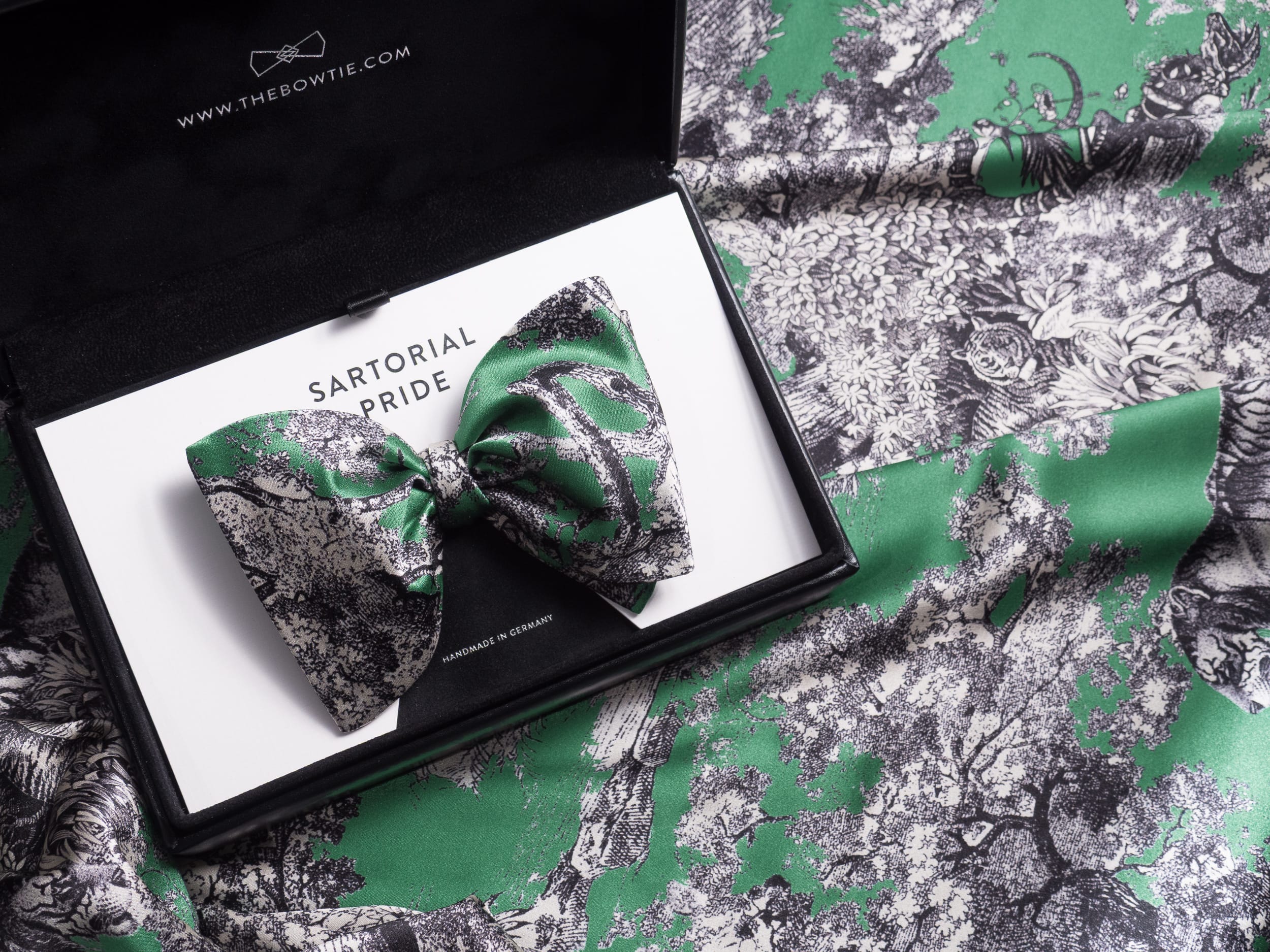 Jade Green Toile de Jouy Silk Bow Tie