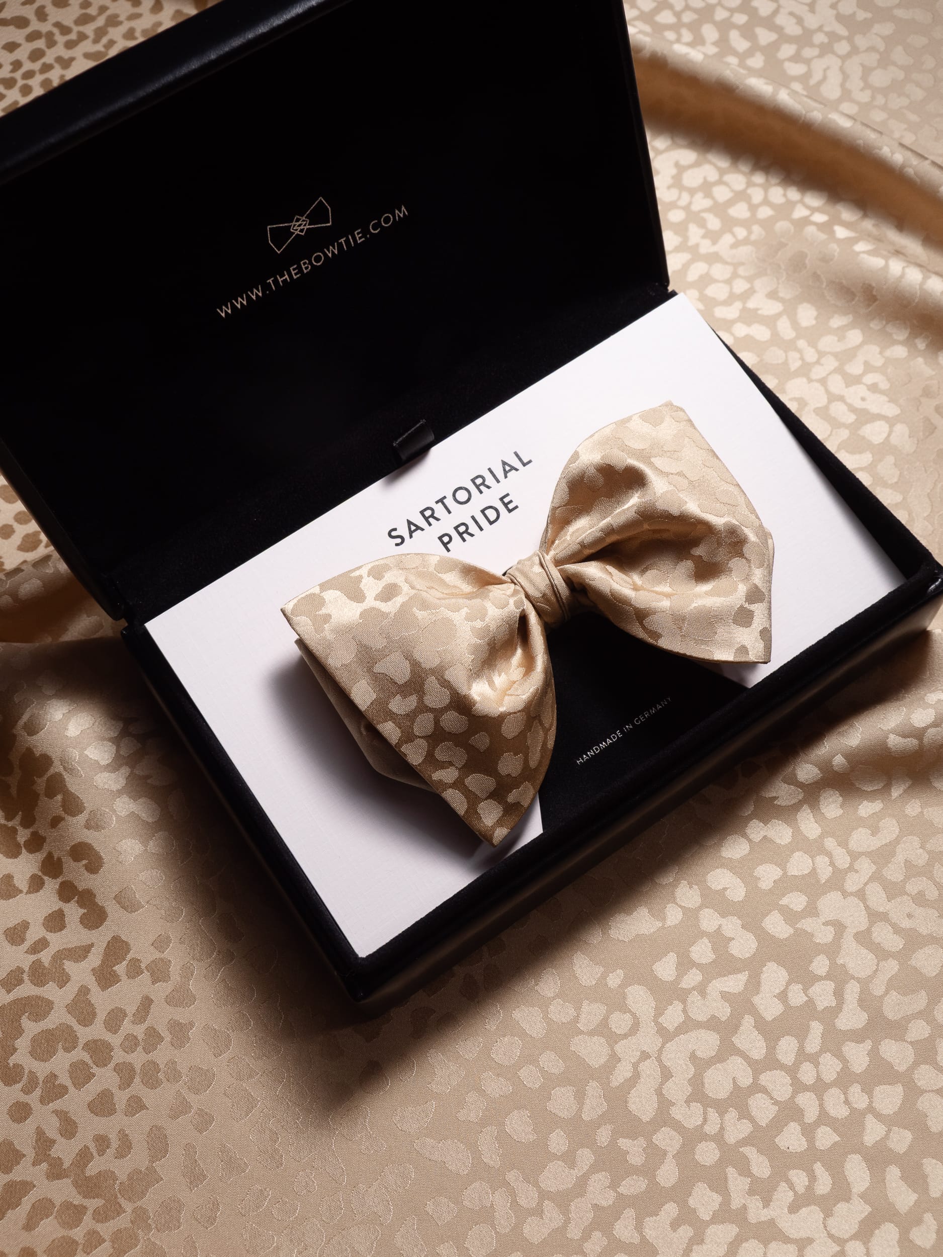 Champagne Gold Leopard Jacquard Silk Bow Tie