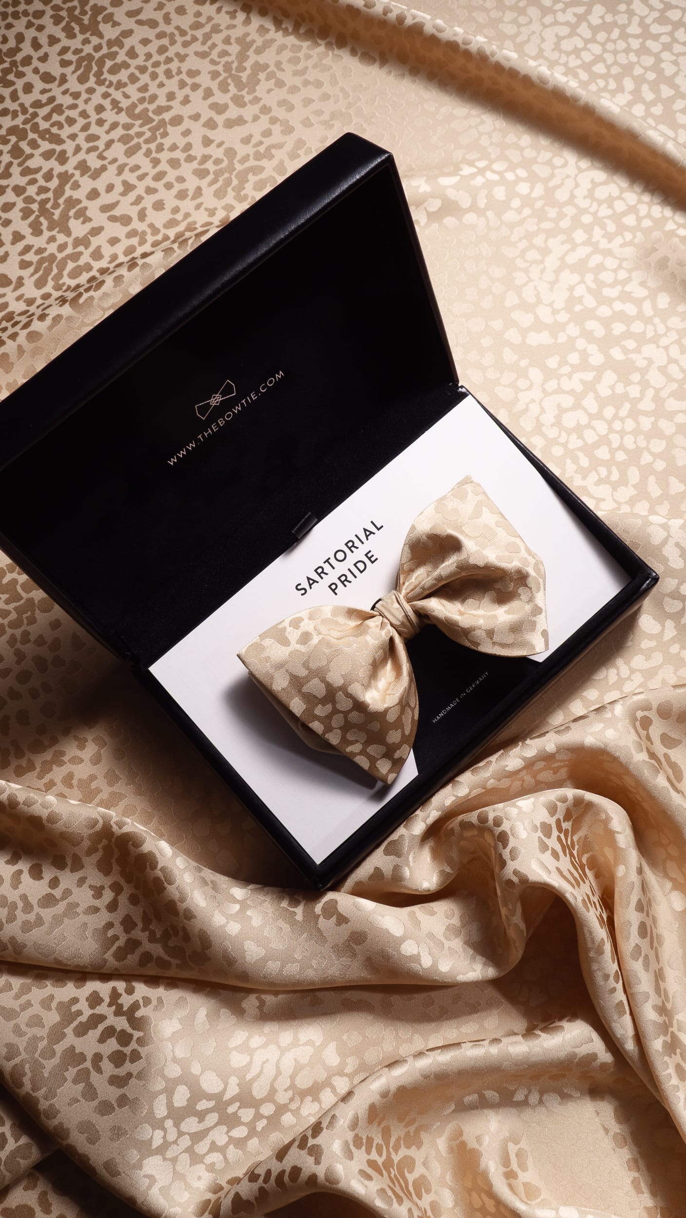 Champagne Gold Leopard Jacquard Silk Bow Tie