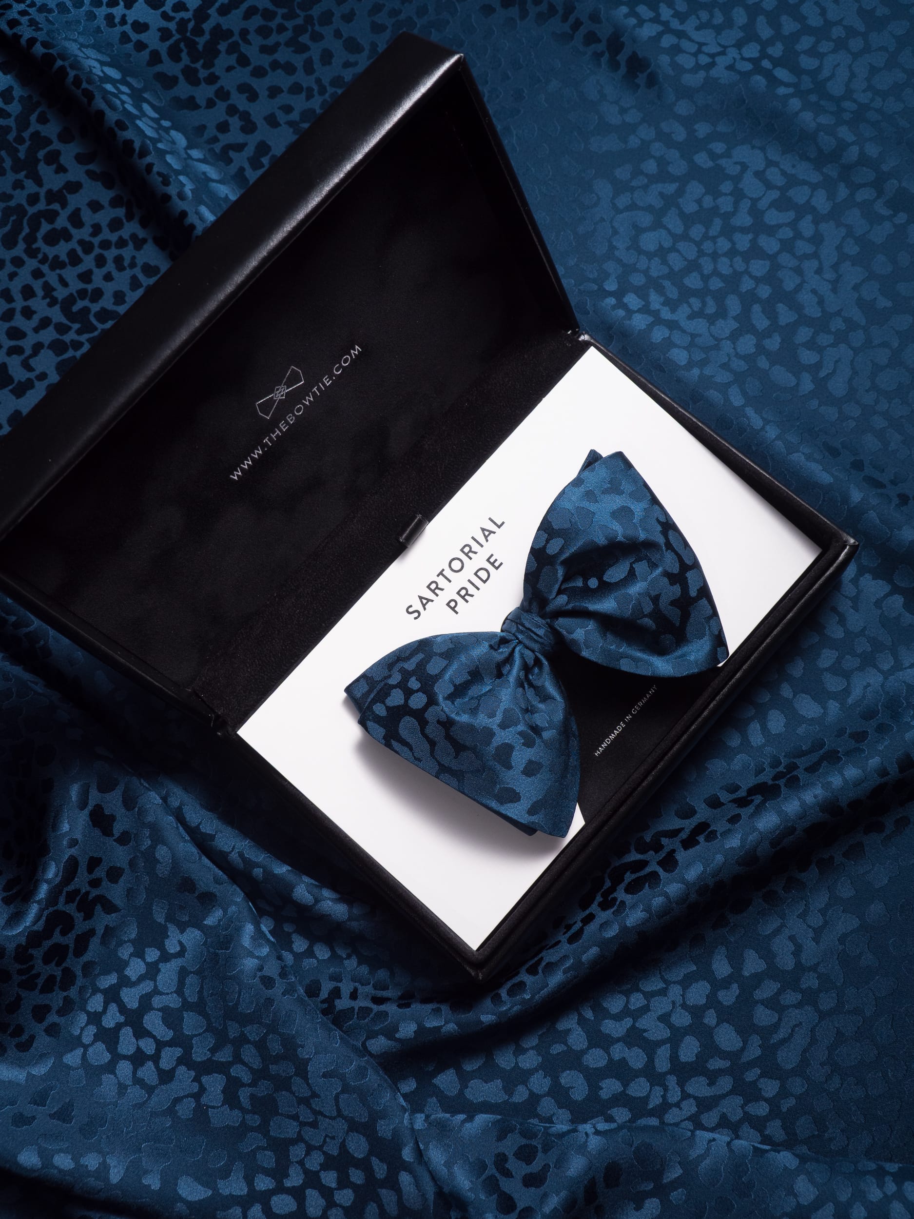 Navy Blue Leopard Jacquard Silk Bow Tie