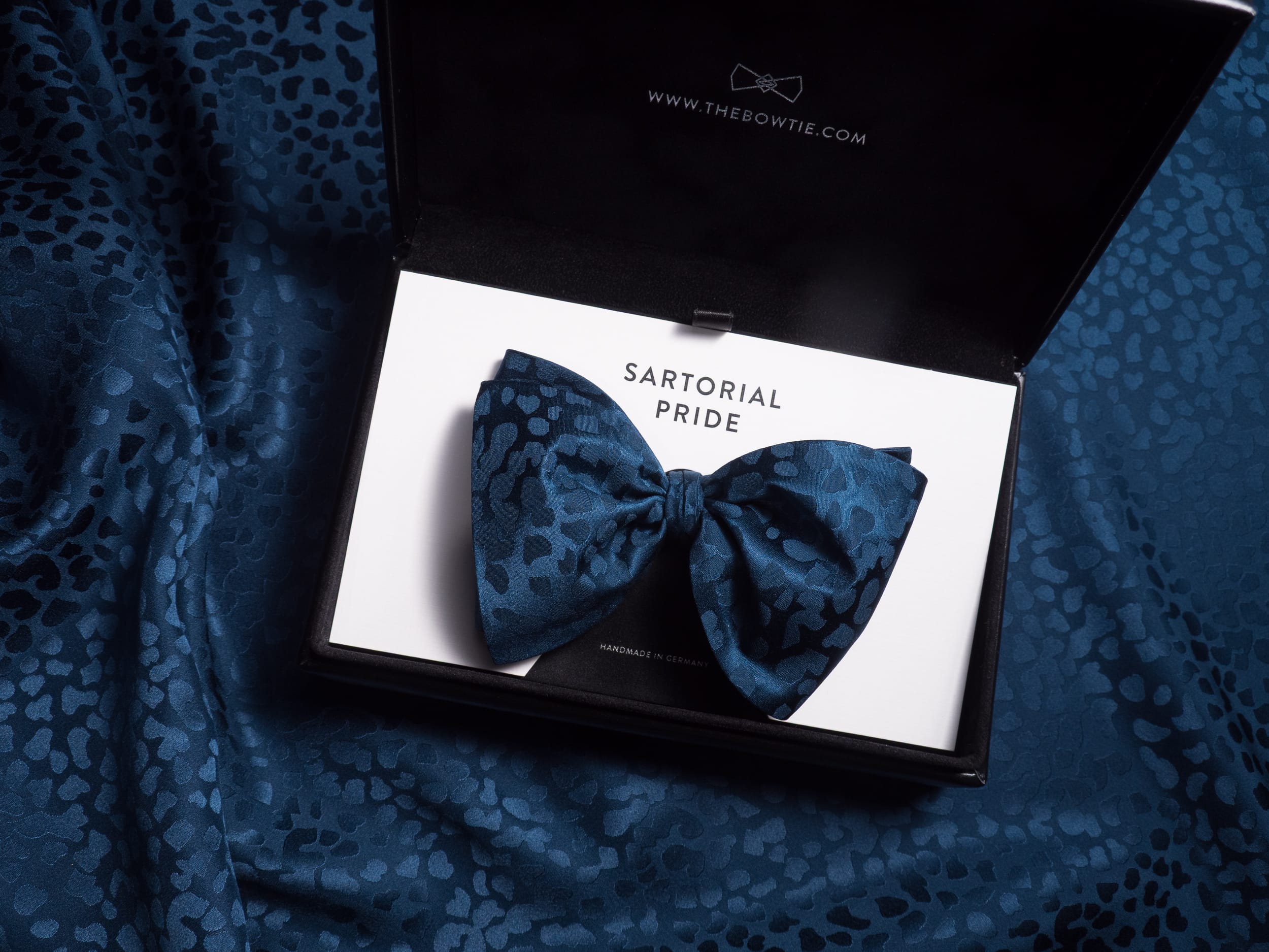 Navy Blue Leopard Jacquard Silk Bow Tie