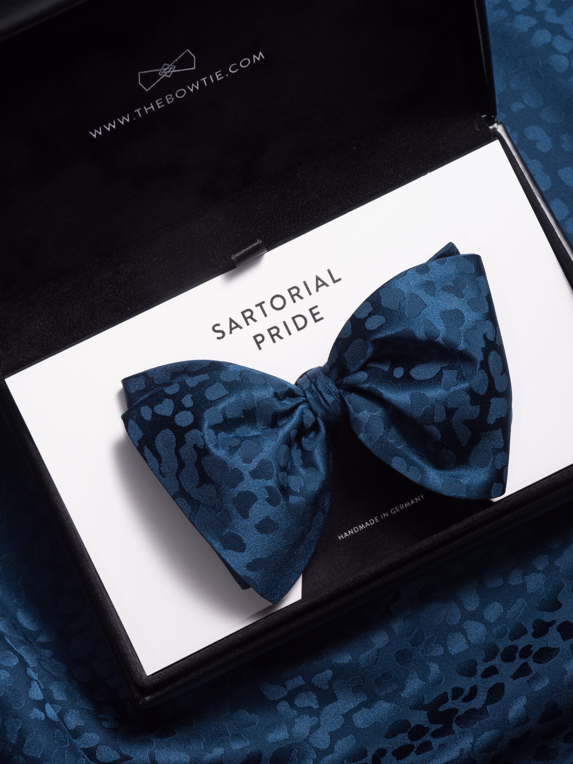 Navy Blue Leopard Jacquard Silk Bow Tie
