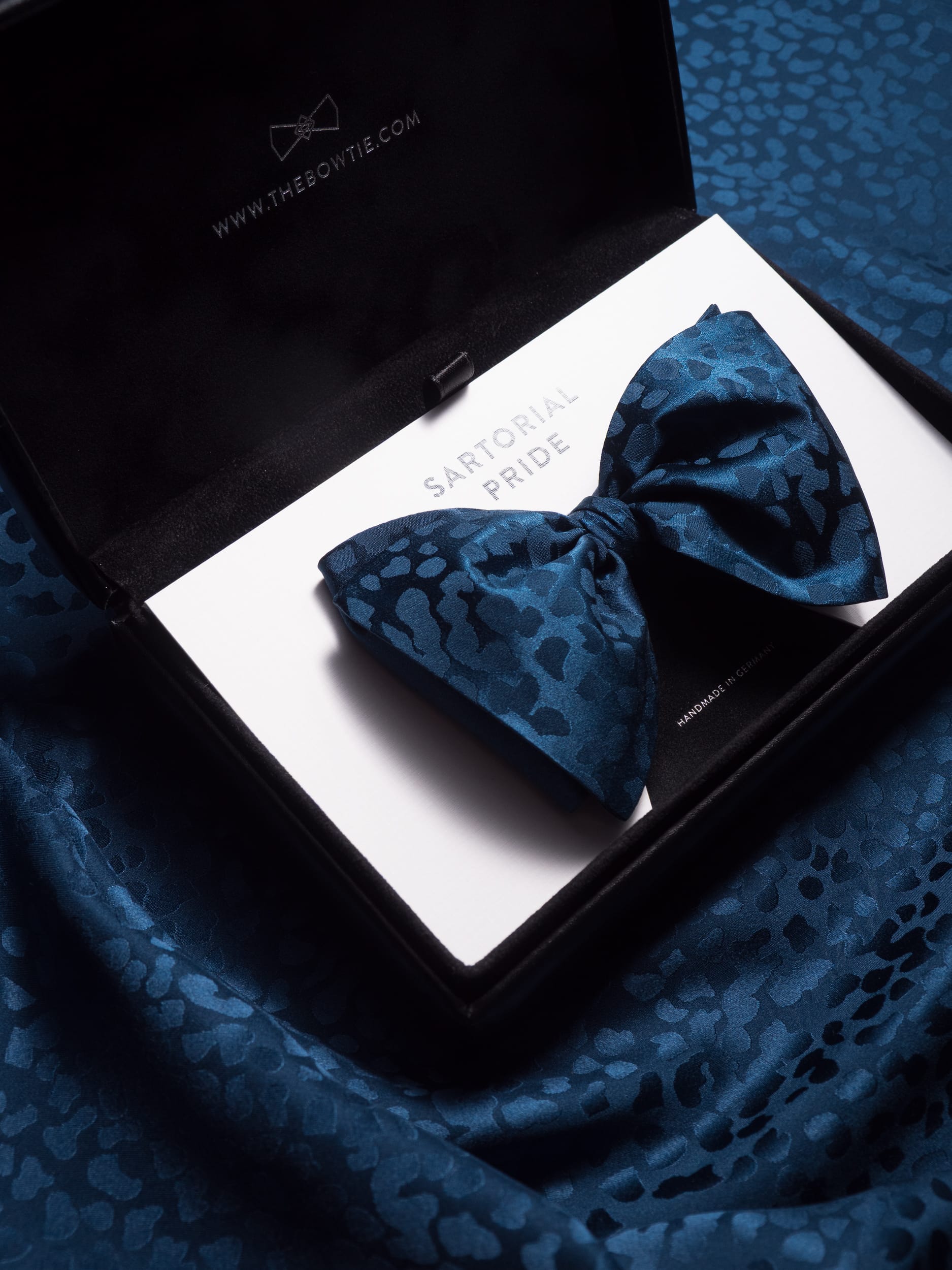 Navy Blue Leopard Jacquard Silk Bow Tie