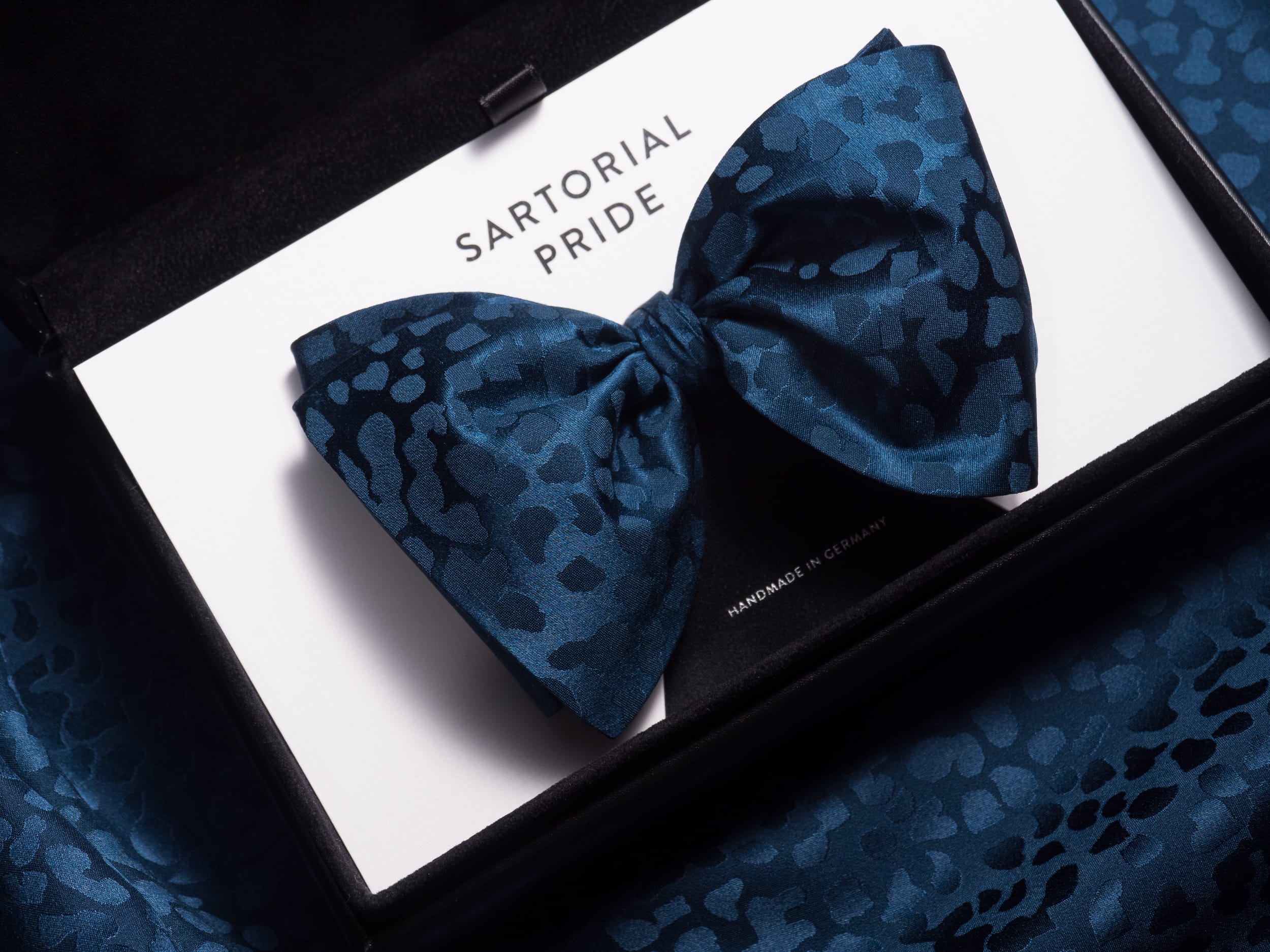 Navy Blue Leopard Jacquard Silk Bow Tie