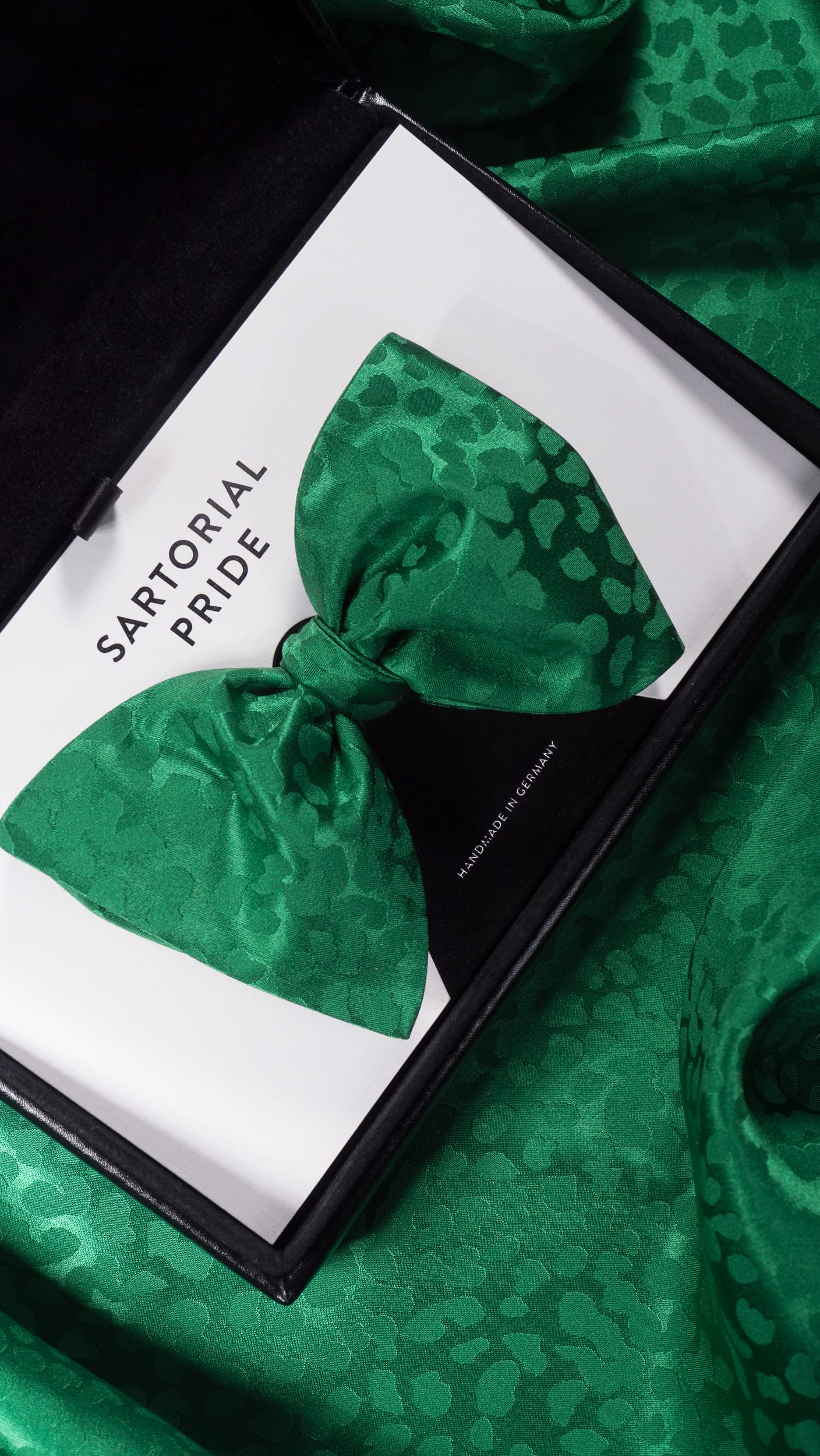 Jade Green Leopard Jacquard Silk Bow Tie