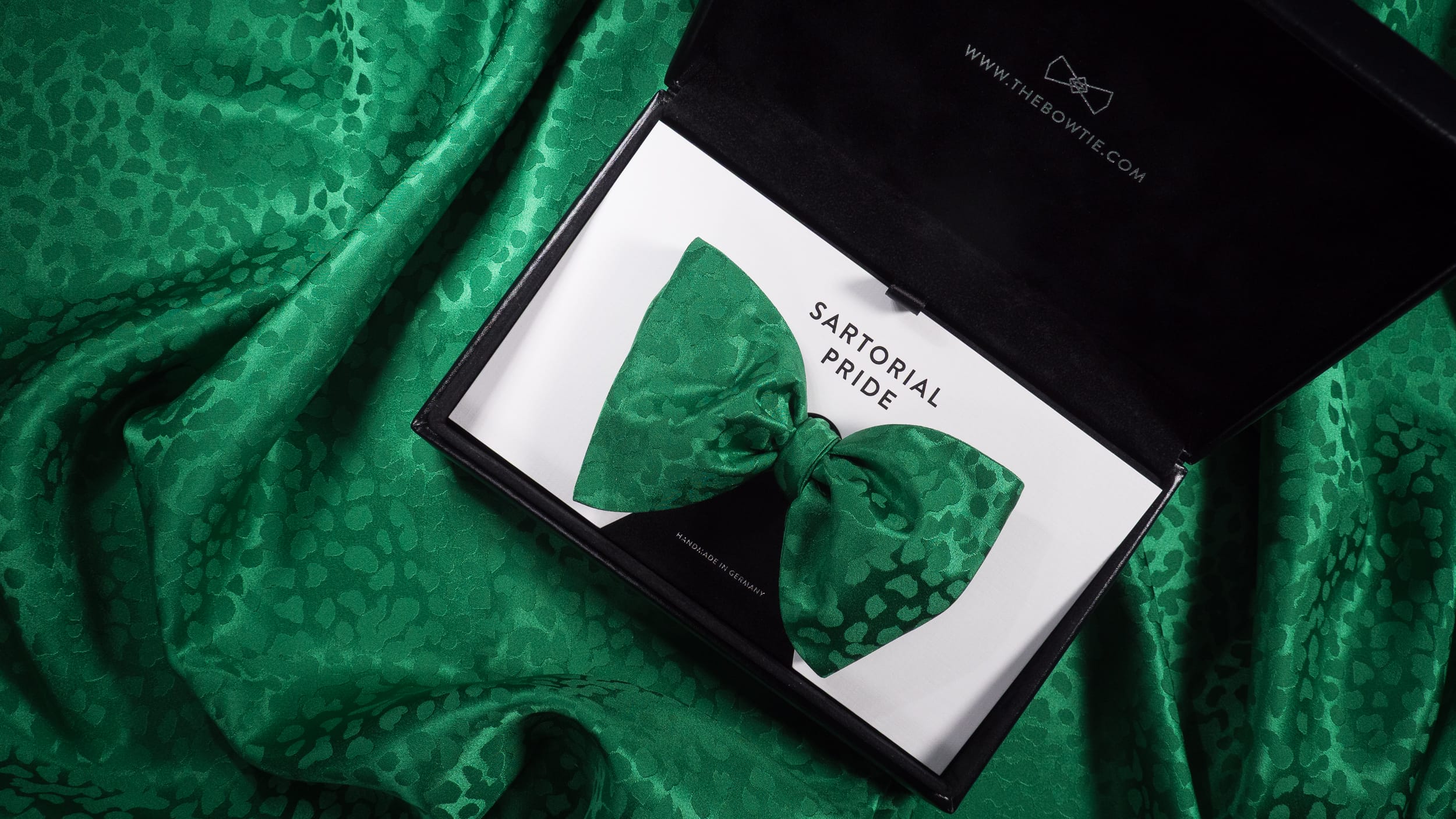 Jade Green Leopard Jacquard Silk Bow Tie