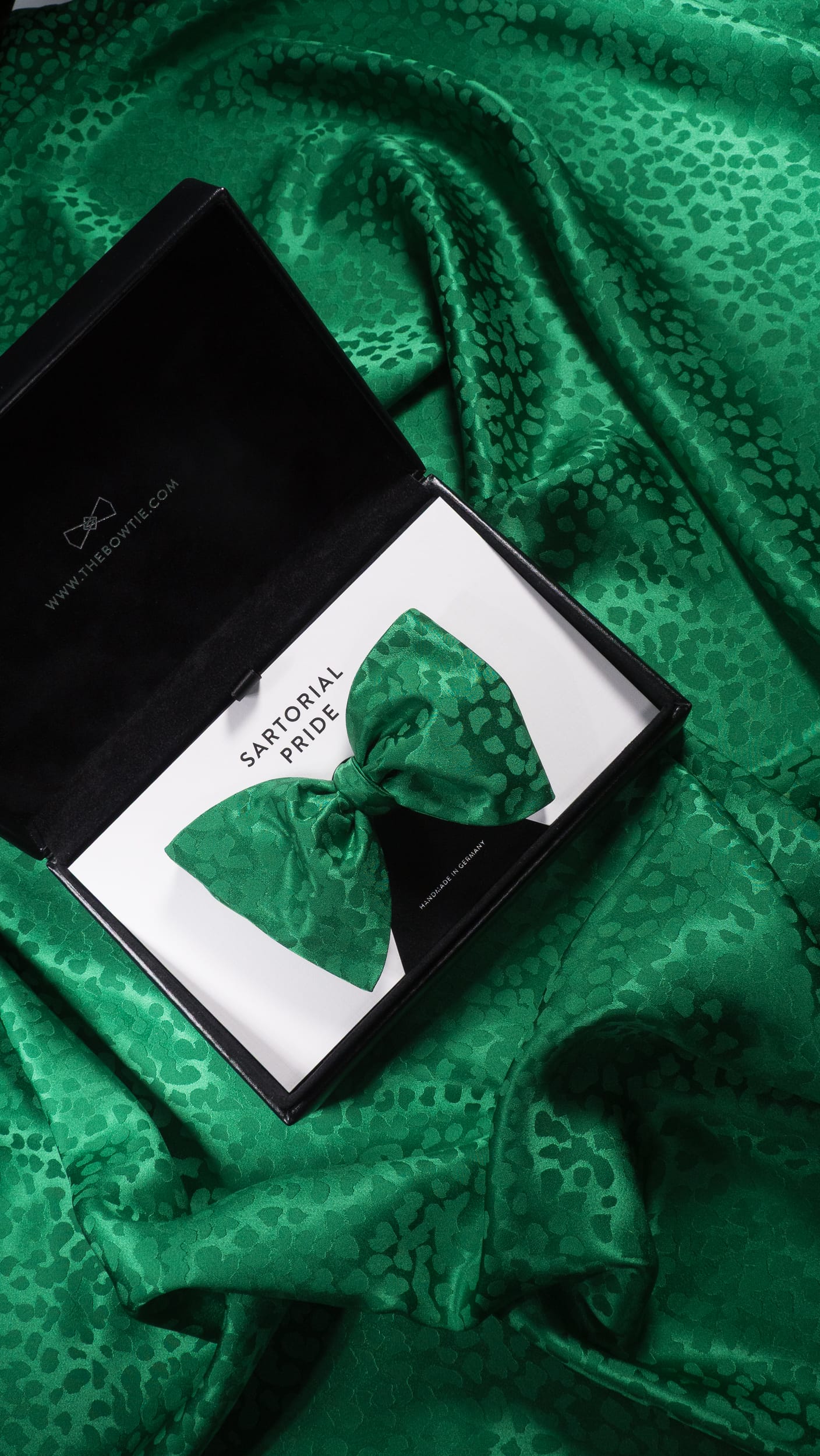 Jade Green Leopard Jacquard Silk Bow Tie