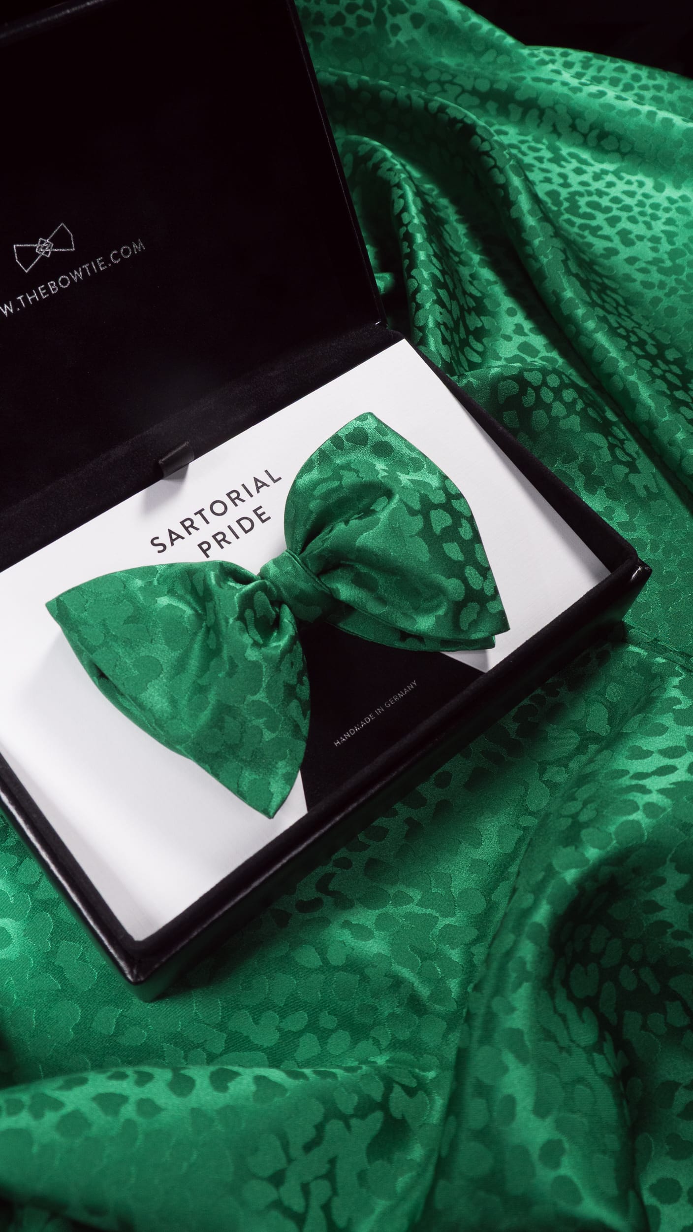 Jade Green Leopard Jacquard Silk Bow Tie