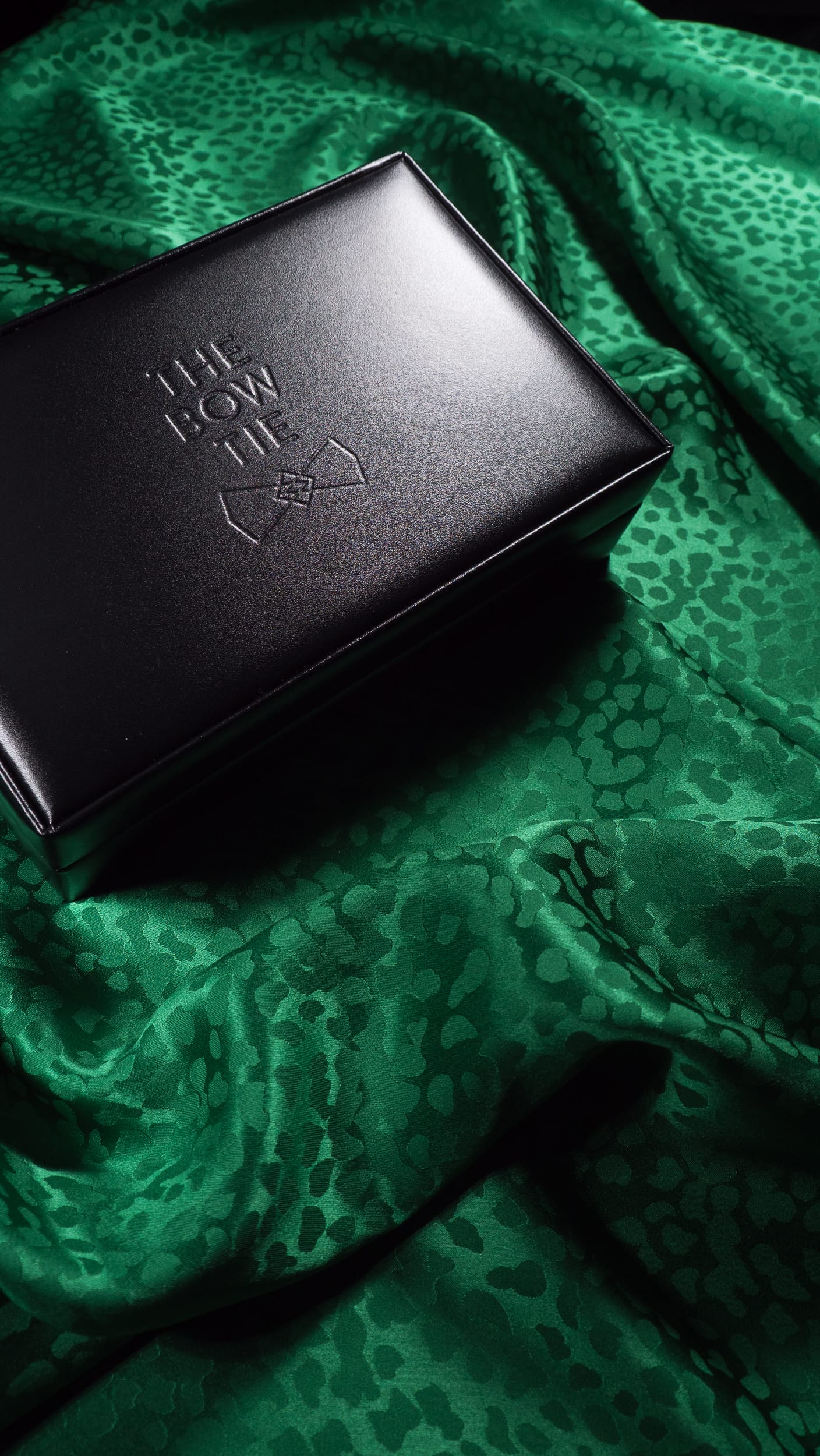 Jade Green Leopard Jacquard Silk Bow Tie