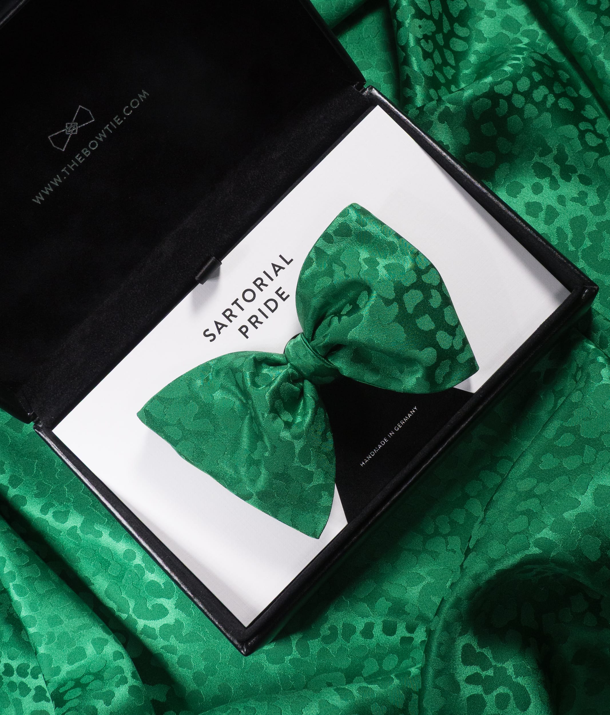 Jade Green Leopard Jacquard Silk Bow Tie