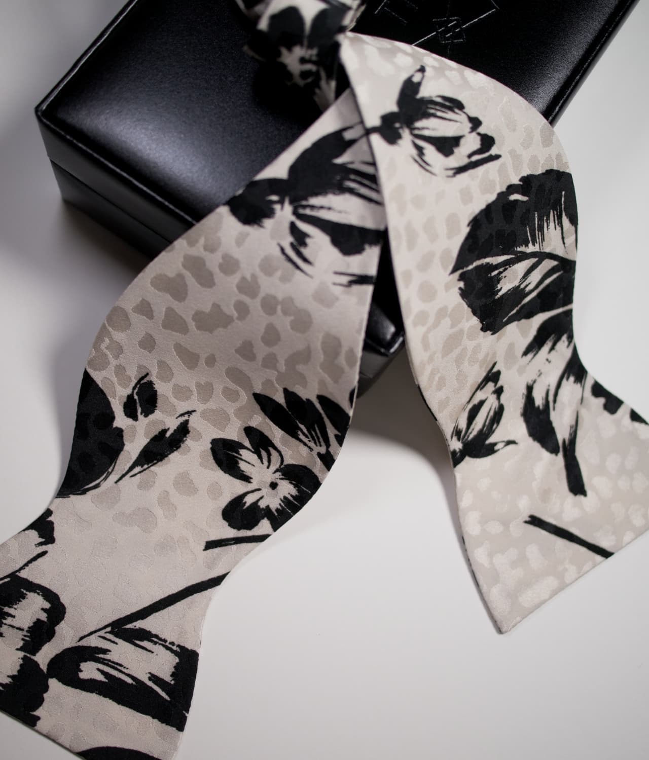 100% Silk - White Bow Tie - Floral Design - CEQ2